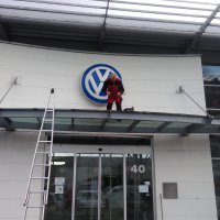 Vordach Glasreinigung Autohaus VW
